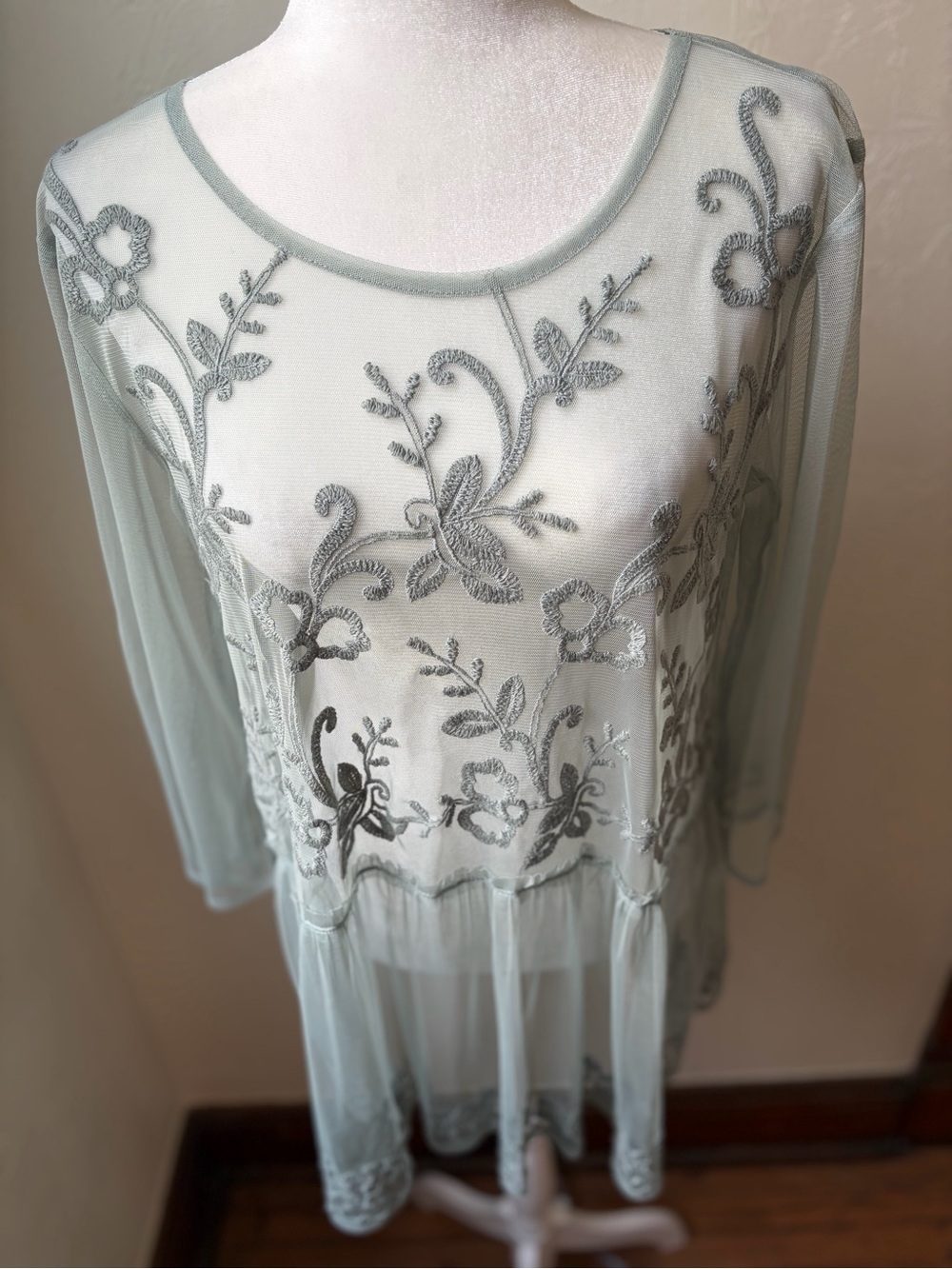 Logo Lavish Embroidered Mesh Tunic Top Sage Green Sheer Boho XL - Picture 3 of 7